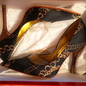 Guess Black Fabric w/Chain Design Pumps (Carrie)